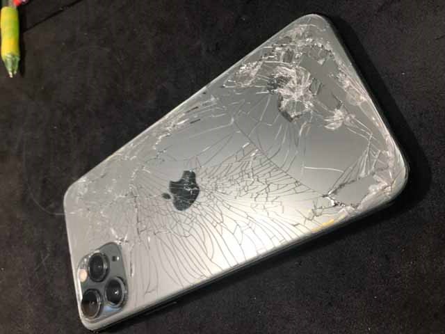 背面ガラスも割れ 画面も映らない Iphone11 Proのバックアップ 松本でiphone修理ならアイスマ松本駅前店