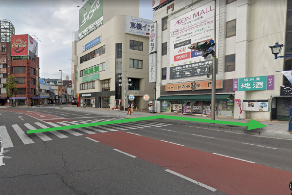 iPhone修理ならアイスマ松本駅前店 交差点を渡って右に曲がる