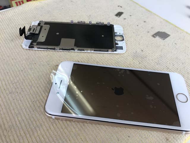 iohone ガラス割れ修理