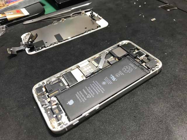 iPhoneSE(第1世代)ガラス割れ