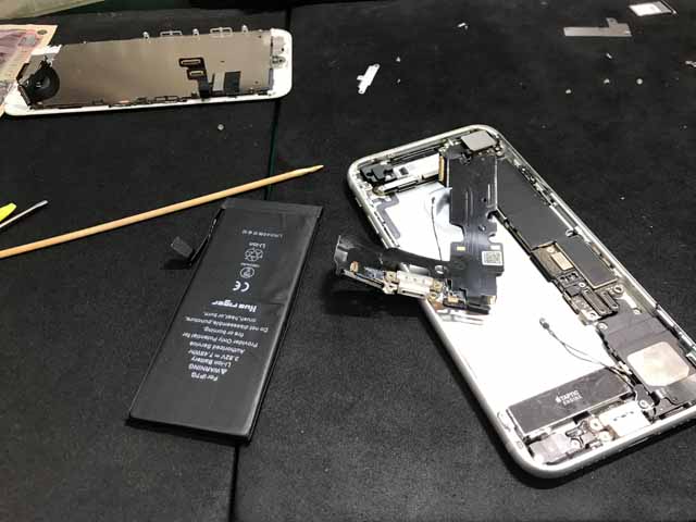 iPhoneが充電出来ない！ライトニングコネクタの交換