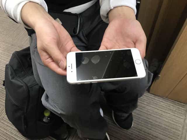 iphone修理 アイスマ松本店 階段へ落としガラス割れ修理