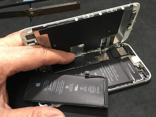 大町よりiPhone8のバッテリー交換のご依頼
