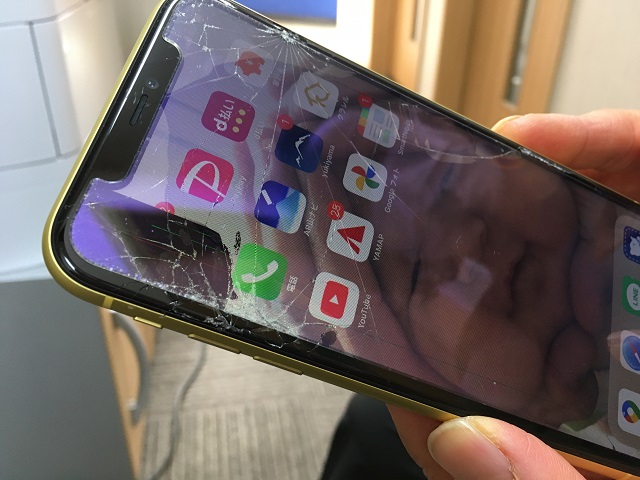 iPhone修理 アイスマ松本 iphone11 ガラス割れの修理